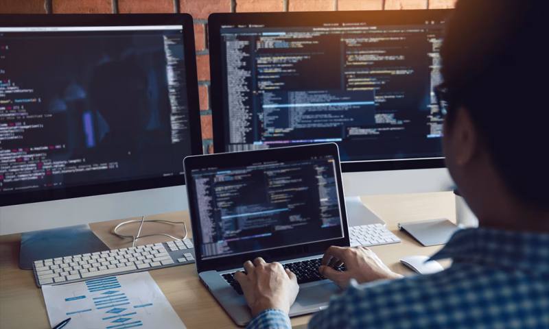 数据科学选型:R与Python如何赋能三水区网站建设?
